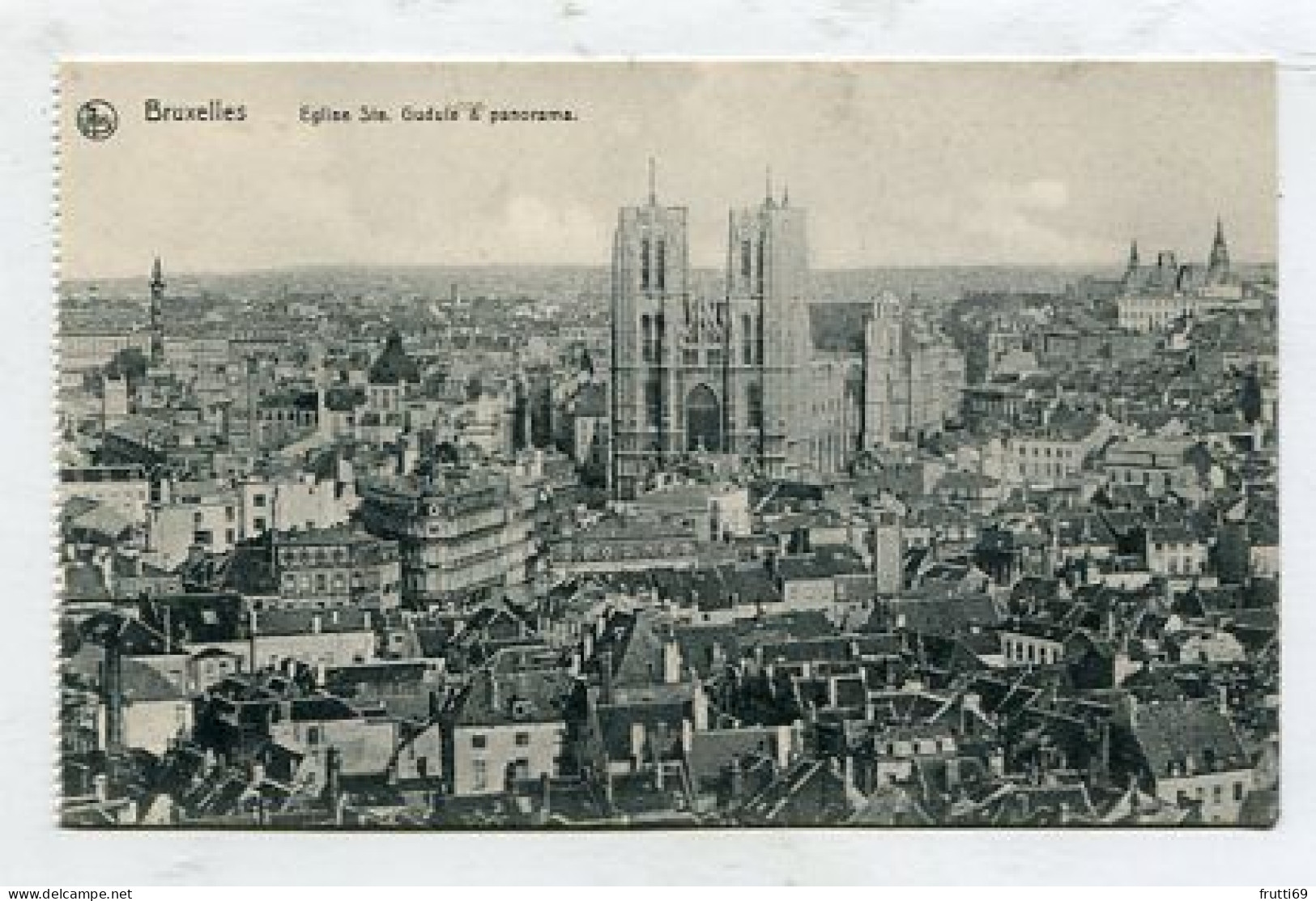 AK 140505 BELGIUM - Bruxelles - Eglise Ste. Gudule & Panorama - Panoramische Zichten, Meerdere Zichten