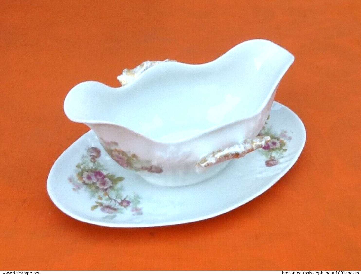 Années 1900 Saucière Sur Dormant  Porcelaine Blanche, Décor Floral - Auvillar (FRA)