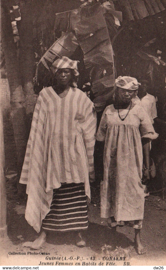 Ethnologie Afrique, Guinée Conakry, Jeunes Femmes En Habits De Fête - Edition Bloc Frères, Carte BR N° 13 Non Circulée - África