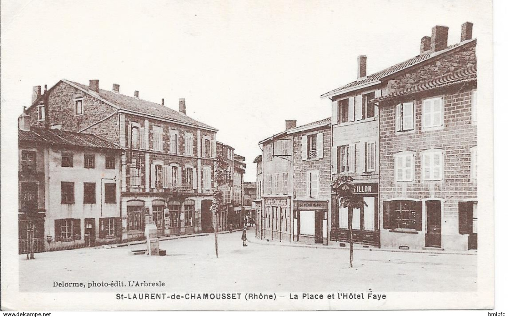 St LAURENT De CHAMOUSSET - La Place Et L'Hôtel Faye - Saint-Laurent-de-Chamousset