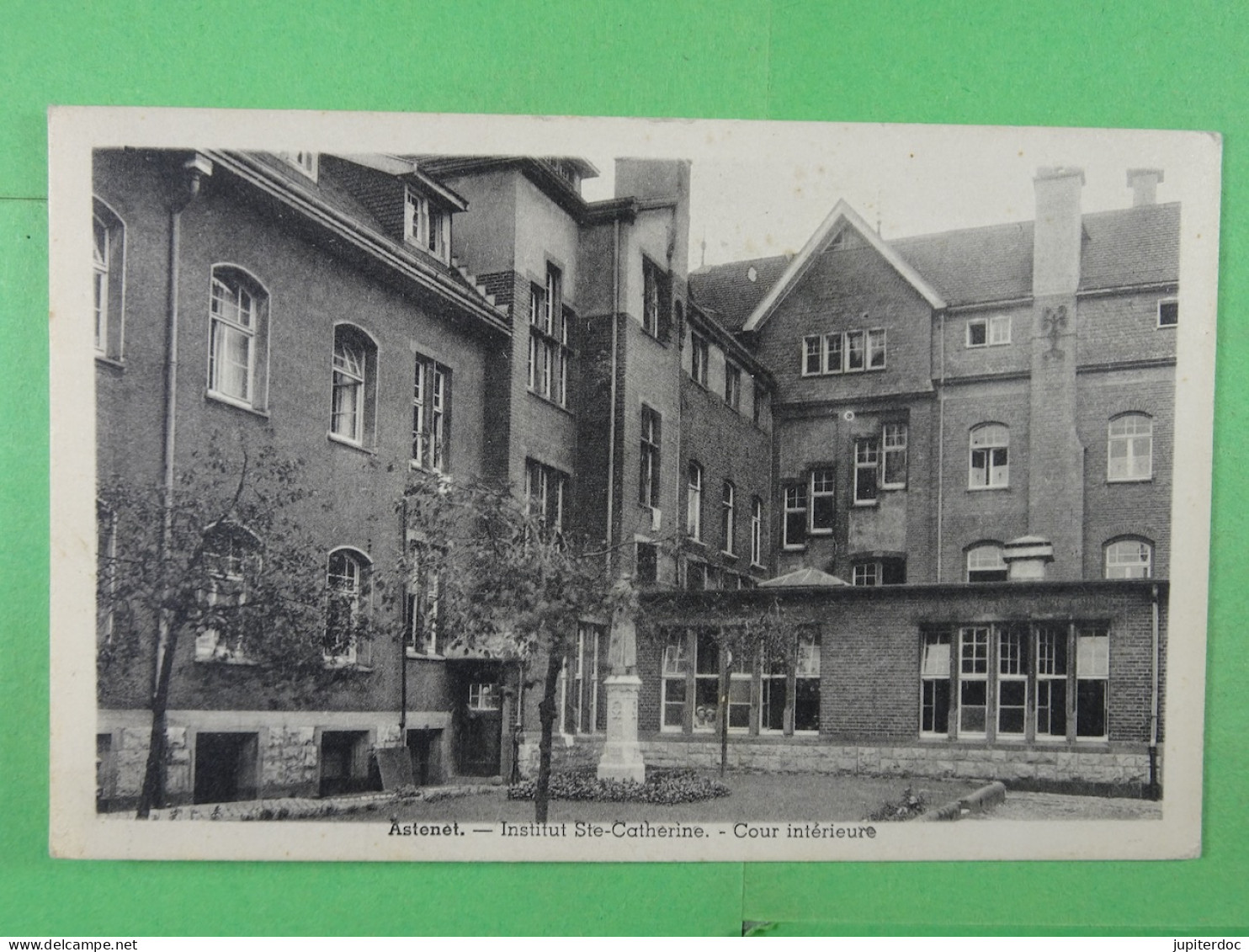 Astenet Institut Ste-Catherine Cour Intérieure - Lontzen