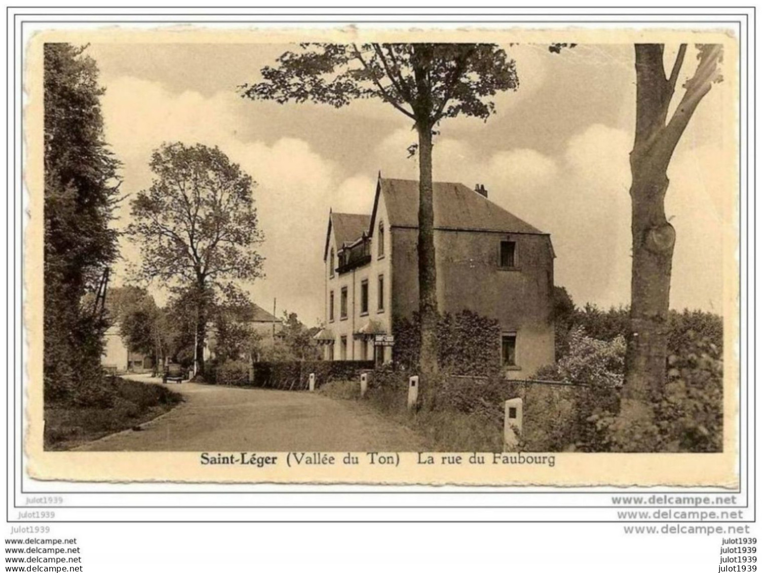 SAINT - LEGER ..-- Rue Du Faubourg . Vers VALLEROY ( Mr Mme Julien PATERNOT ) . Voir Verso . - Saint-Leger