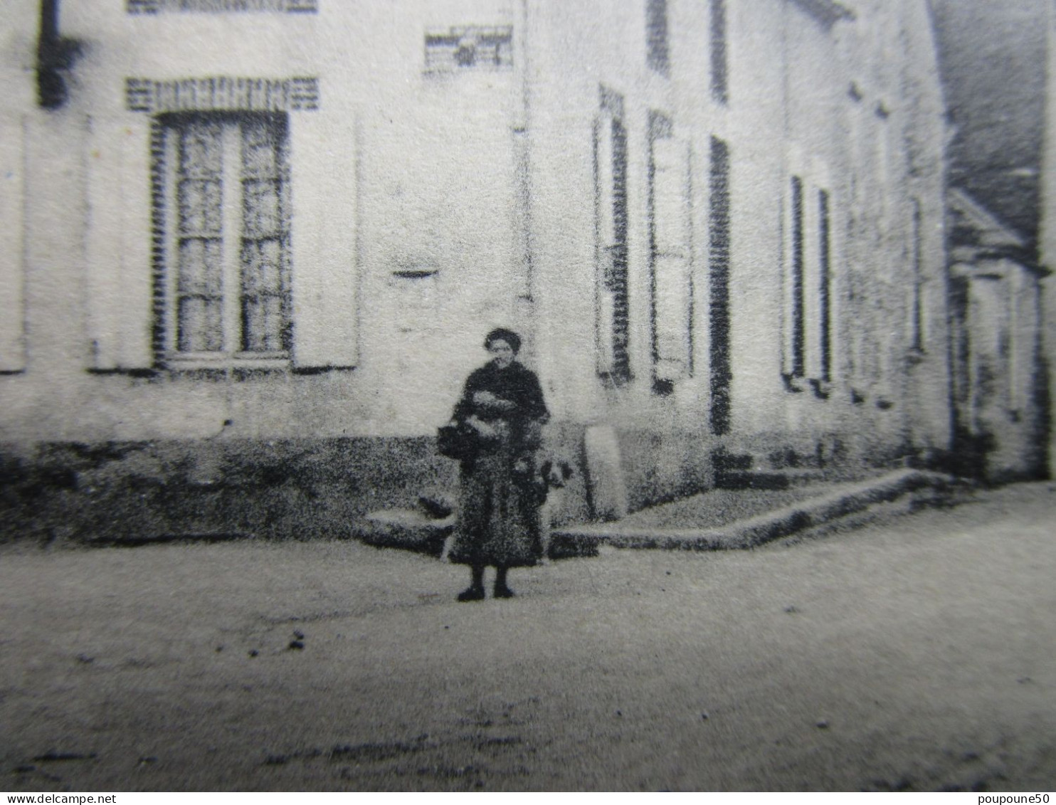 CPA 89 Yonne HERY  Carrefour De La RUE De La Croix Brossée , Réclame Sur Façade " Chocolat Menier " Vers 1910 - Hery