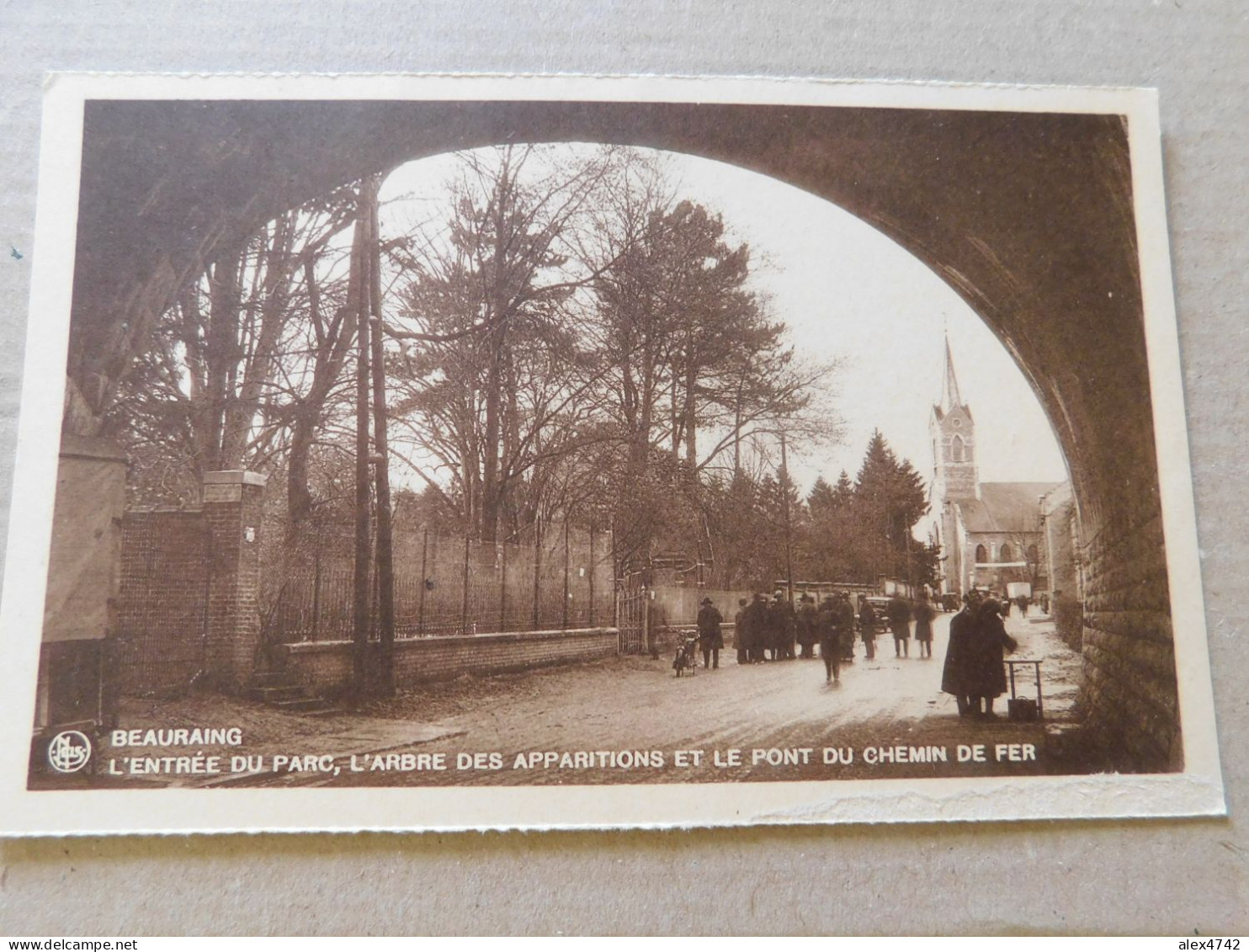 Beauraing, L'entrée Du Parc, L'arbre Des Apparitions Et Le Pont Du Chemin De Fer   (A19) - Beauraing