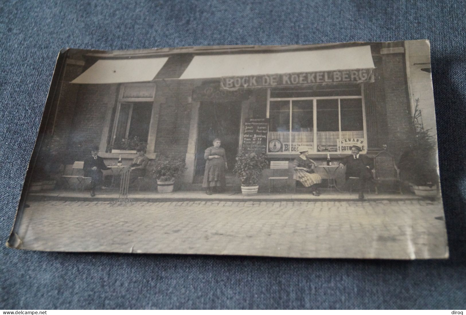 Grande Photo Ancienne De 1921,Marche-en-Famenne,café Le Bodéga,18 Cm.sur 11,5 Cm. - Places