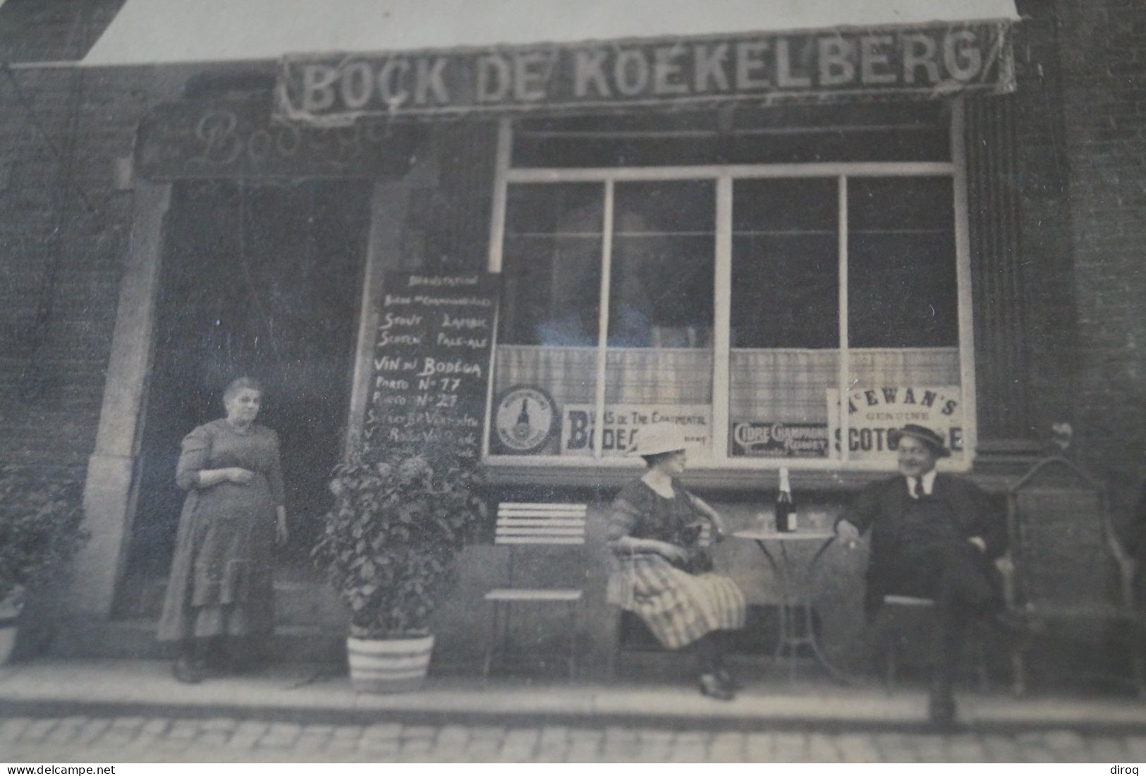 Grande Photo Ancienne De 1921,Marche-en-Famenne,café Le Bodéga,18 Cm.sur 11,5 Cm. - Places