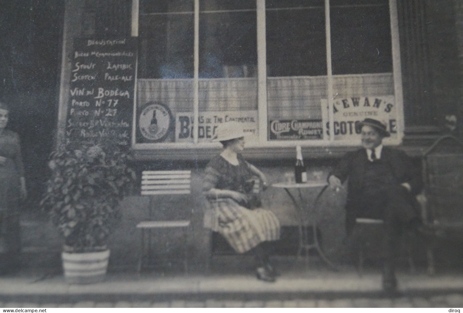 Grande Photo Ancienne De 1921,Marche-en-Famenne,café Le Bodéga,18 Cm.sur 11,5 Cm. - Places