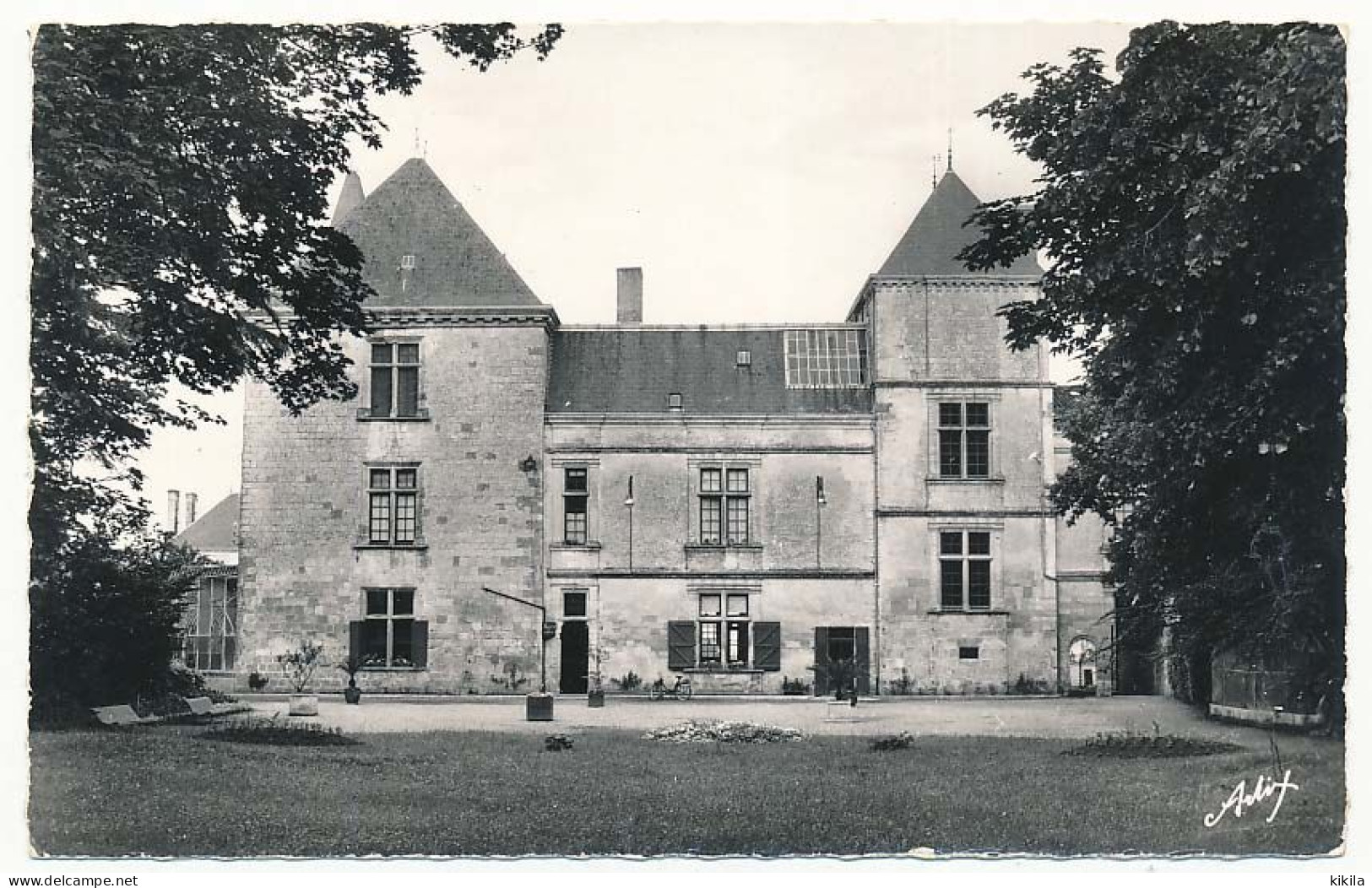 CPSM Dentelée 9 X 14 Deux-Sèvres COULONGES Hôtel De Ville (Côté Parc) - Le Château - Coulonges-sur-l'Autize