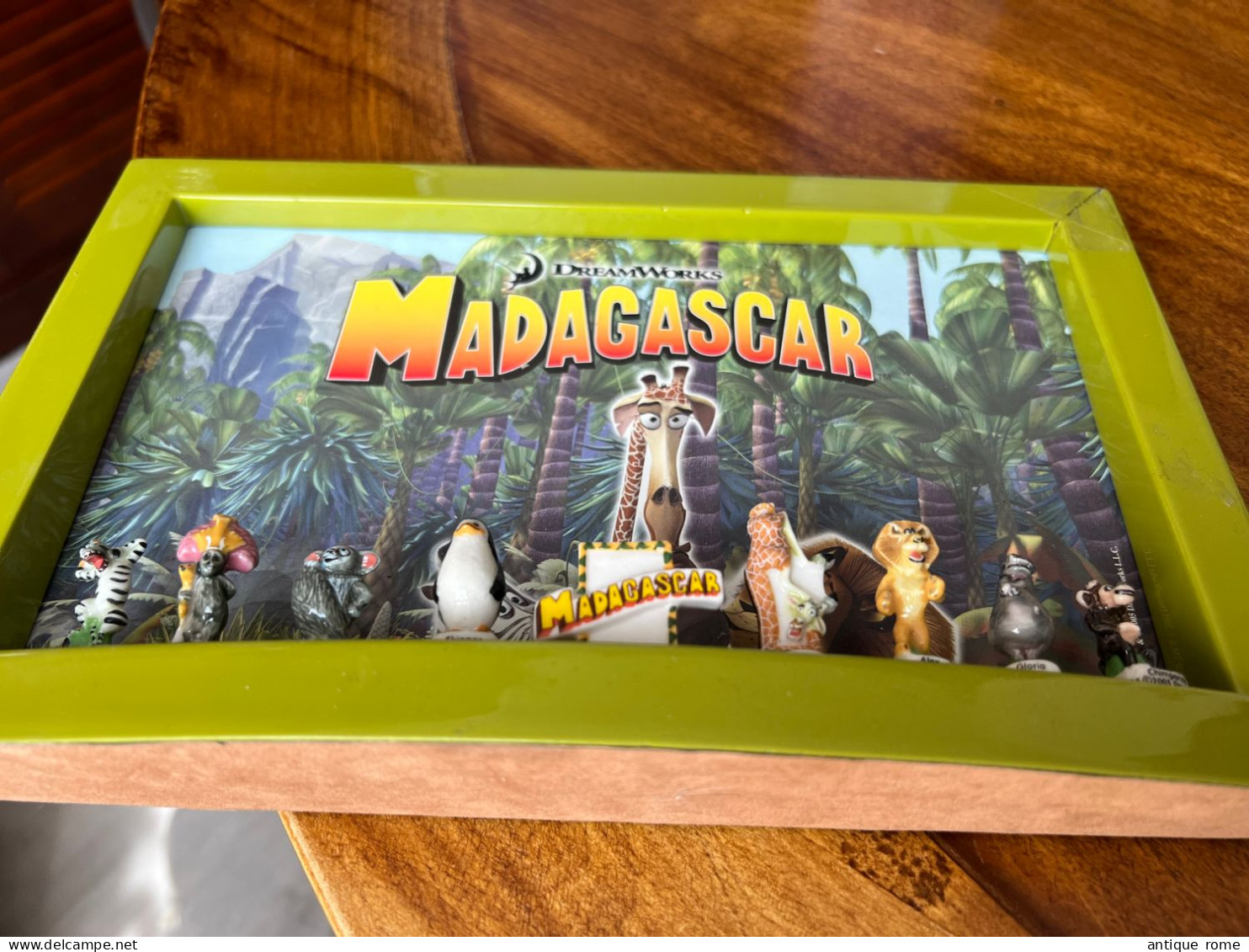 Série complète de 9 FEVES_ MADAGASCAR + tableau de présentation d'origine  © DreamWorks Animation 2005