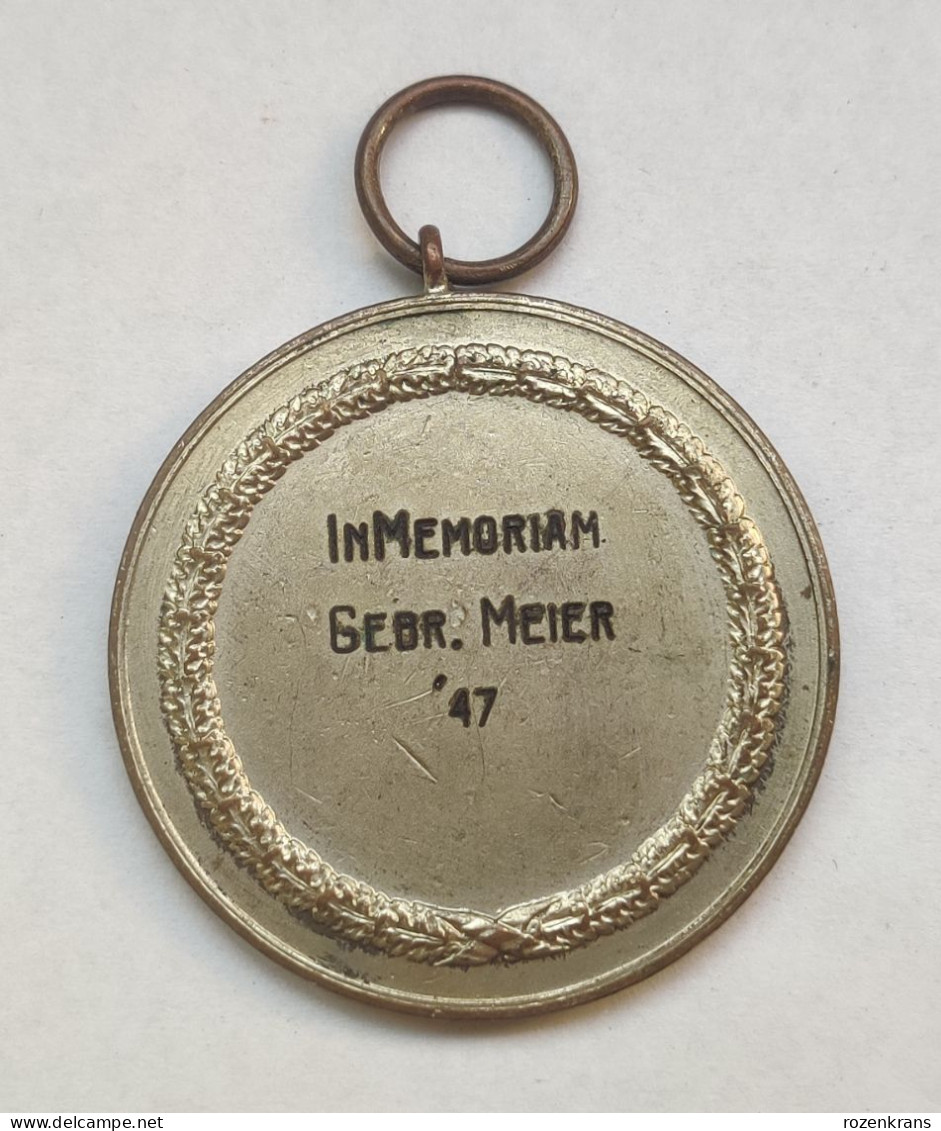 Old Medal Oude Medaille Ancienne Sport Wielrennen Cyclisme Cycling In Memoriam Gebr. Meier 1947 - Unclassified