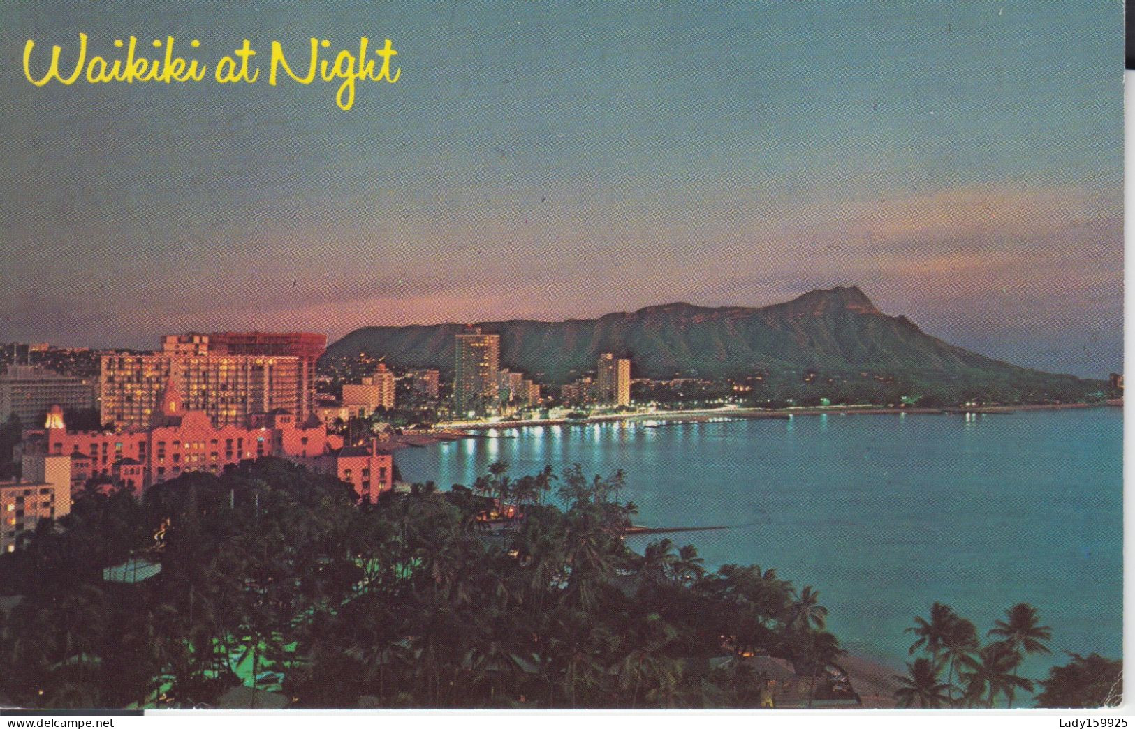 Waikiki  At Night Honolulu Hawaii USA  Baie Waikiki Beach Bâtiments éclairés Reflets Dans L'esu  Diamond Head Vintage - Honolulu