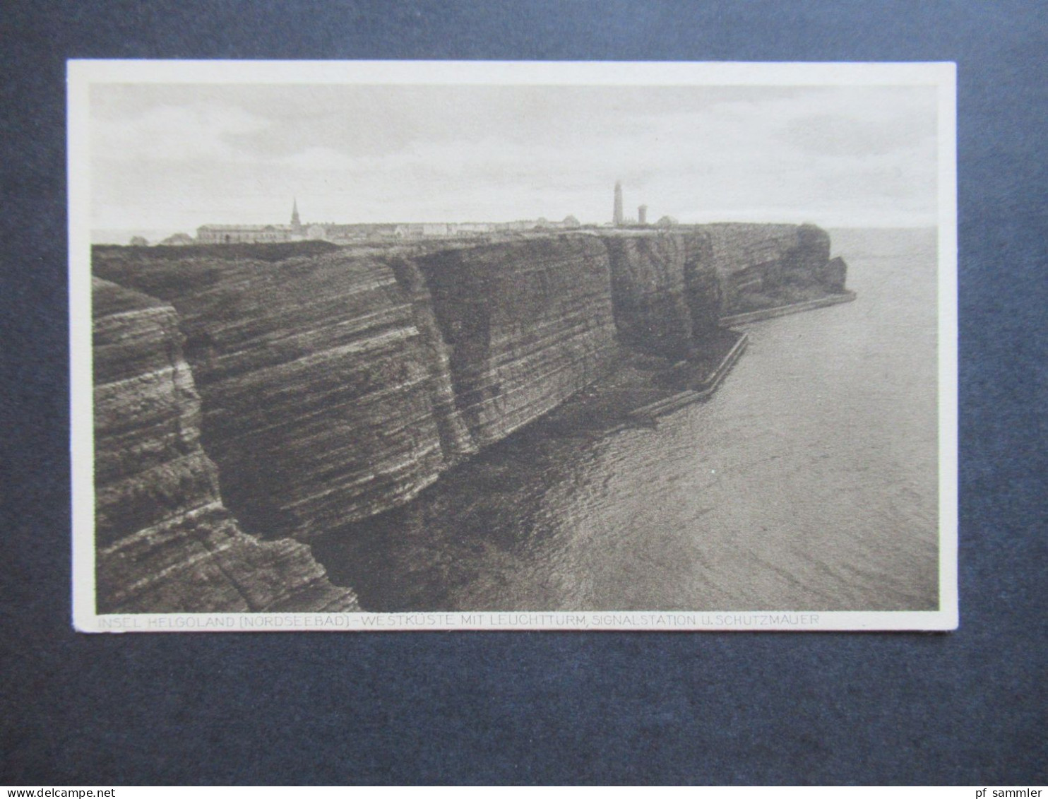 Foto AK Ca. 1940er Jahre Insel Helgoland (Nordseebad) Westküste Mit Leuchtturm, Signalstation Und Schutzmauer - Helgoland