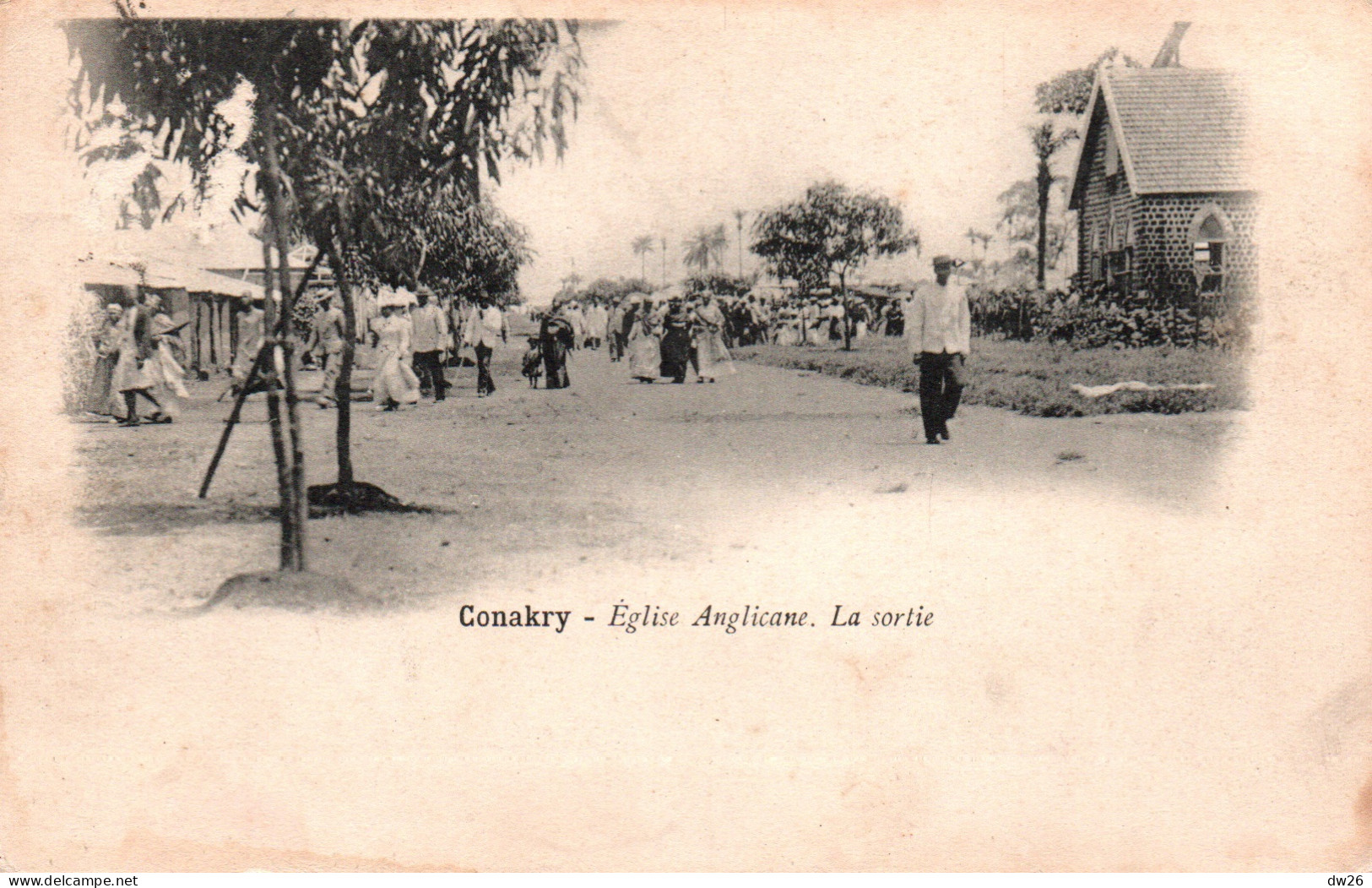 A.O.F. Guinée Française, Conakry: L'Eglise Anglicane, La Sortie De La Messe - Carte Dos Simple - French Guinea