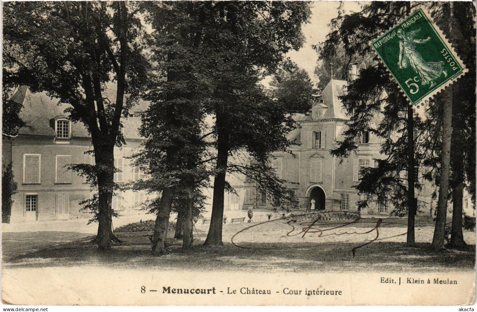 CPA Menocourt Le Chateau, Cour Interieure FRANCE (1307739) - Menucourt