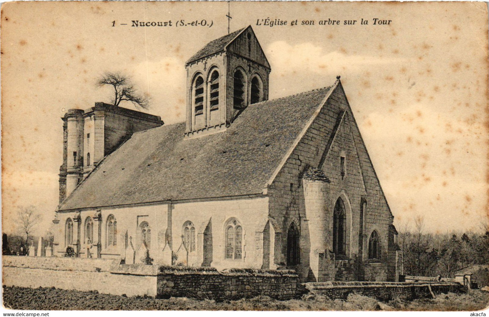 CPA Nucourt L'Eglise Et Son Arbre S La Tour FRANCE (1308846) - Nucourt