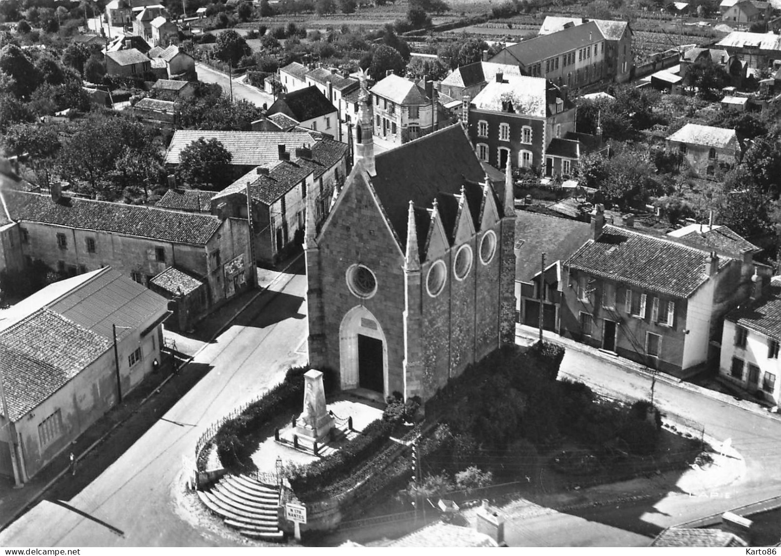 Legé * Vue Aérienne Sur La Chapelle De Charette Et La Rue De La Gare - Legé