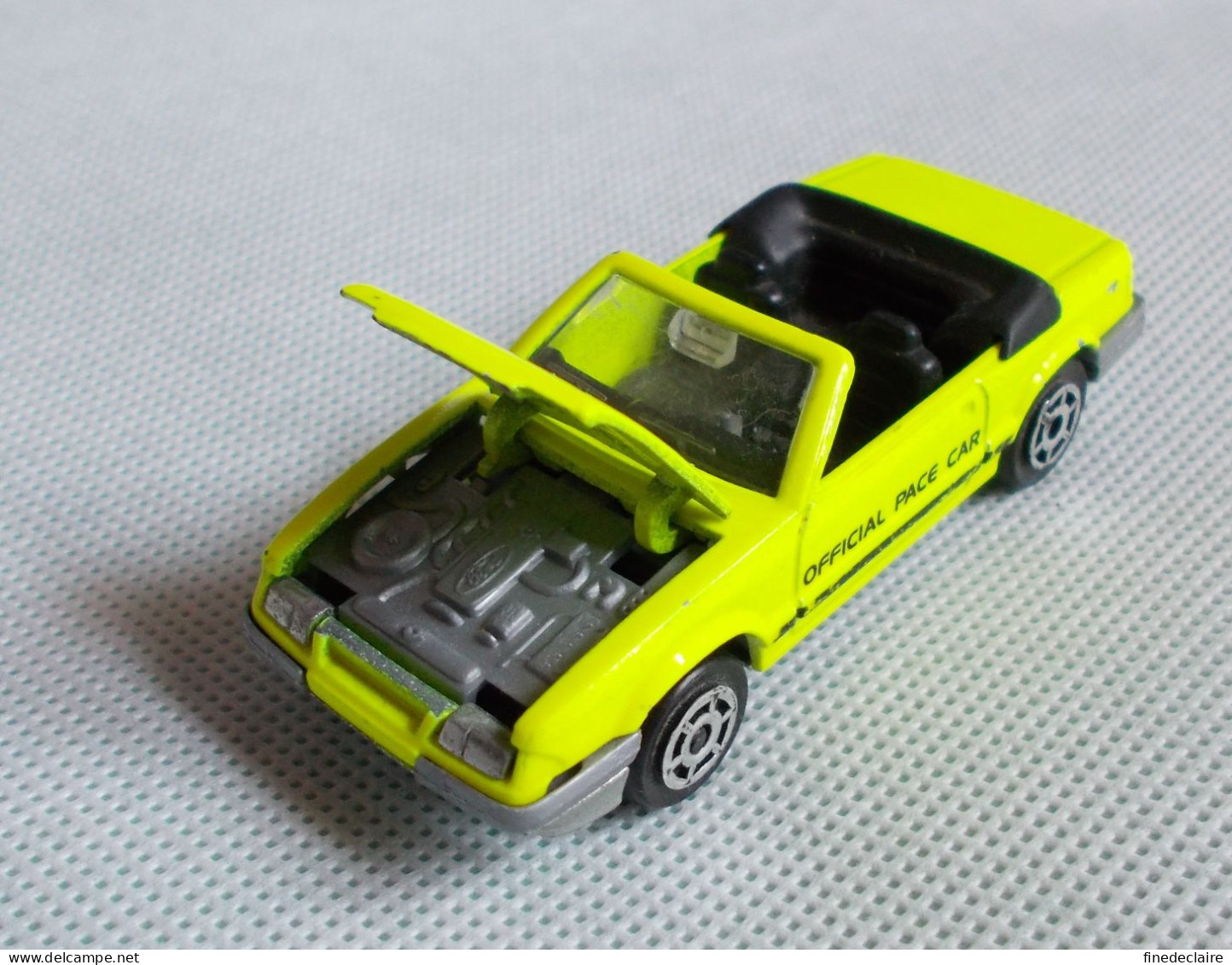 Voiture - Ford Mustang Convertible "Official Pace Car" Jaune Fluo Majorette - N° 227 - Ech: 1/59 - Other & Unclassified
