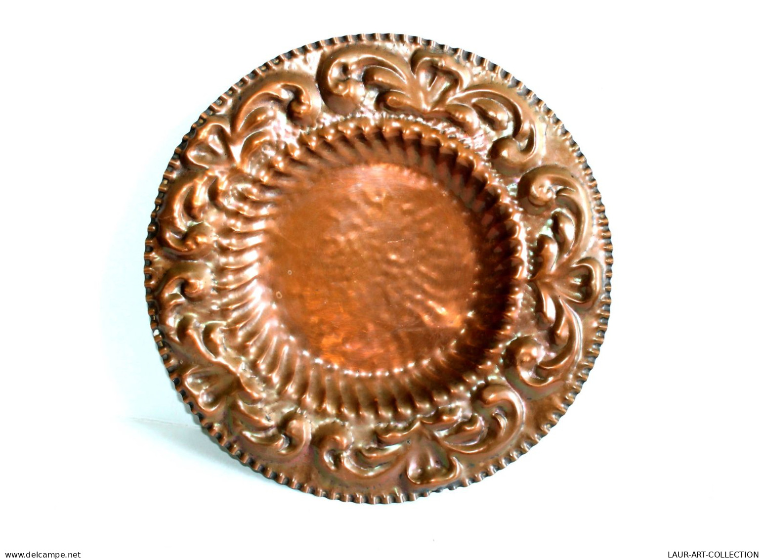 ANCIEN PLATEAU, ASSIETTE DECORATIVE En CUIVRE MARTELÉ FAIT MAIN ARTISANAL D:29cm / ART DECORATIF / DE LA TABLE (0507.19) - Coppers