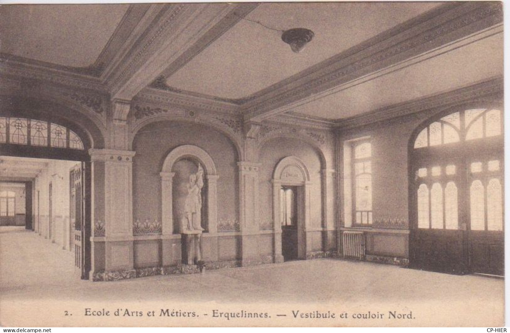 BELGIQUE - HAINAUT - ERQUELINNES - ECOLE D'ARTS ET METIERS - VESTIBULE ET COULOIR NORD - Erquelinnes