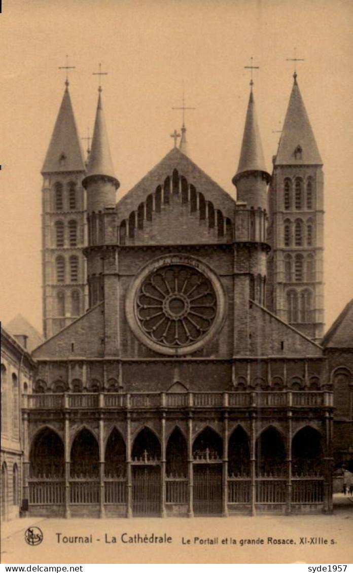 Tournai - La Cathédrale, Le Portail Et La Grande Rosace XI-XII ème Siècle - Doornik