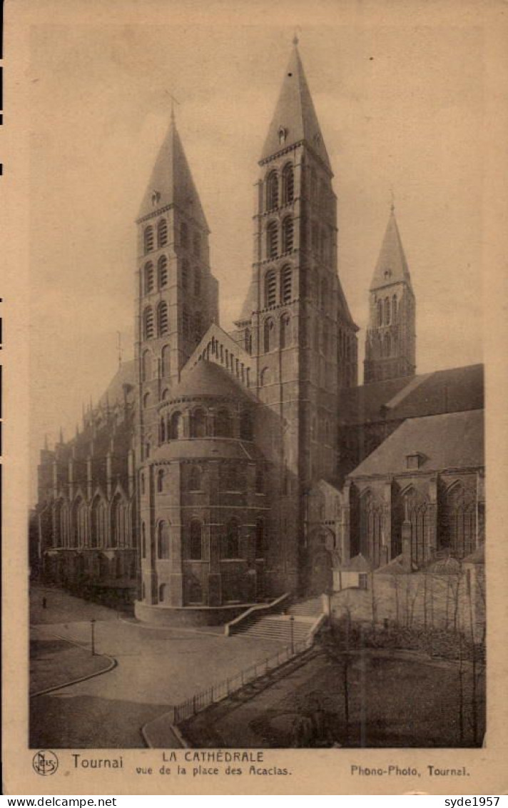 Tournai - La Cathédrale,vue De La Place Des Acacias - Doornik