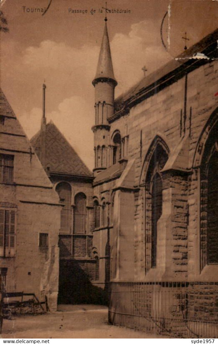 Tournai - Passage De La Cathédrale - Doornik