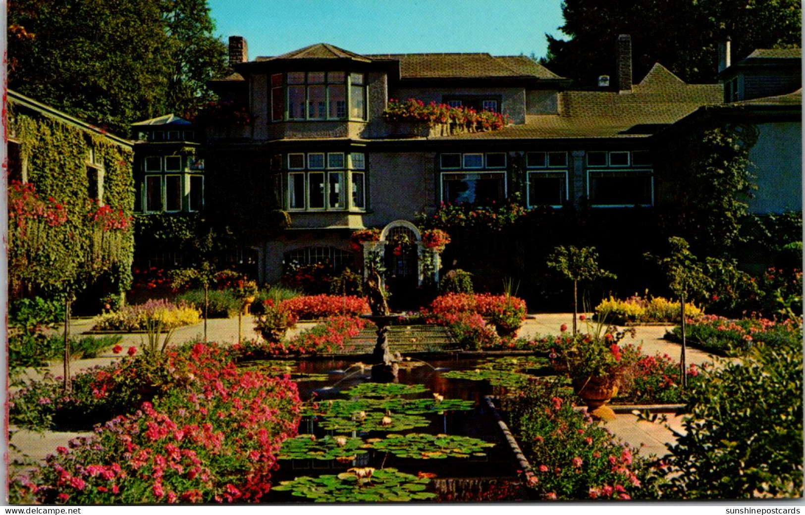 Canada Victoria Butchart Gardens The Italian Gardens And Residence - Victoria