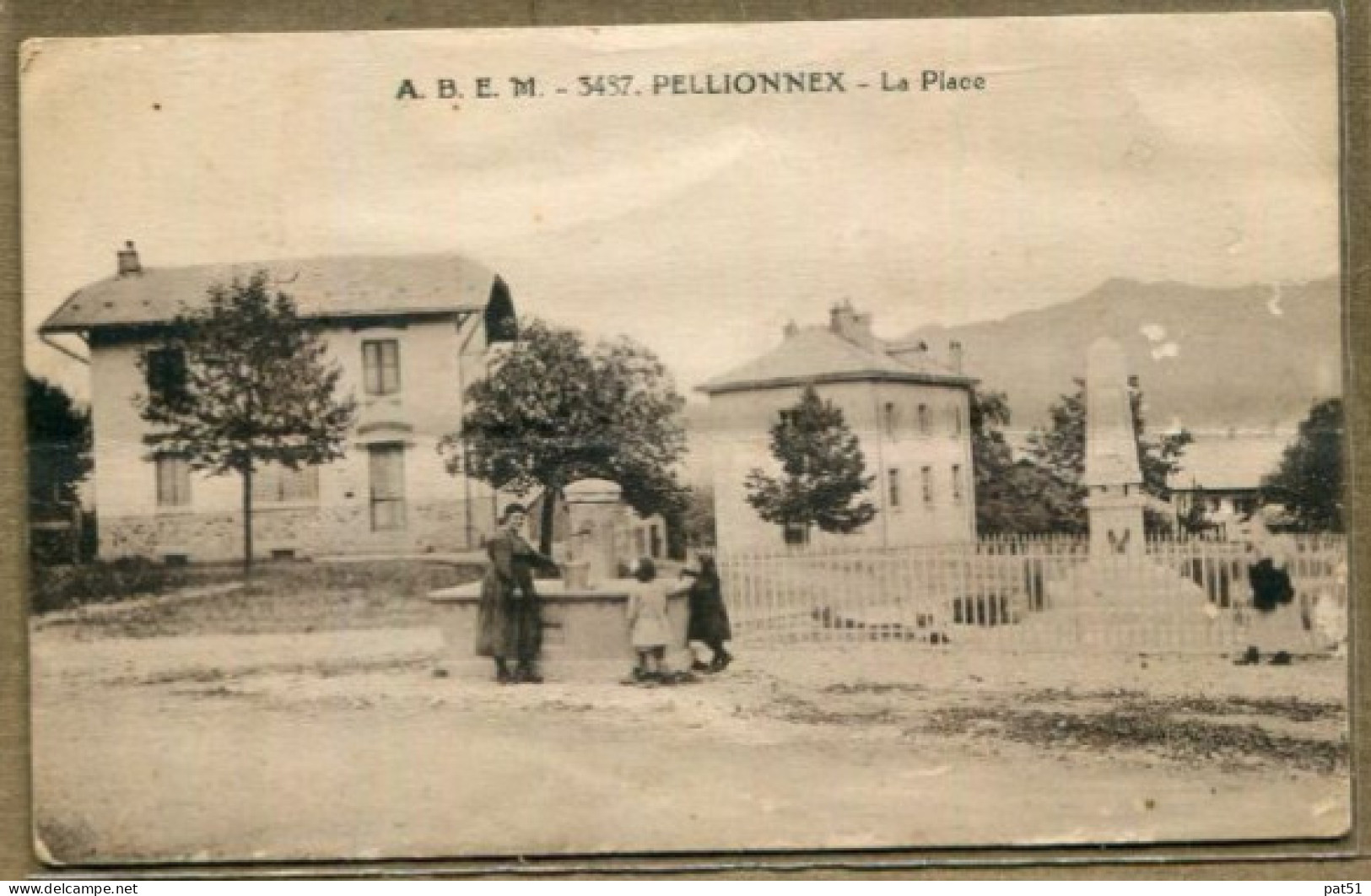 74 - Peillonnex : La Place - Peillonnex