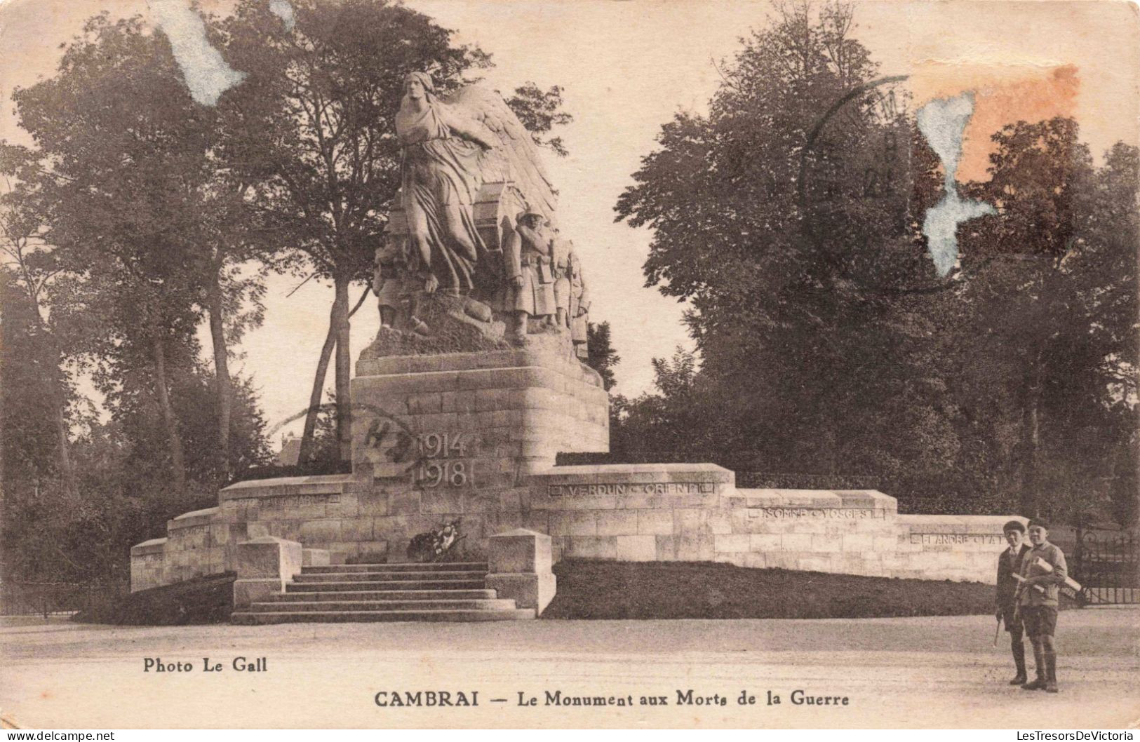 FRANCE - CAMBRAI - Le Monument Aux Morts De La Guerre - Photo Le Gall - Guerre Mondiale - Animé - Ancienne Carte Postale - Cambrai