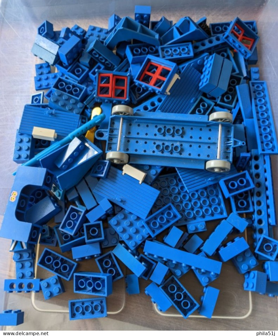 N° 92---VRAC DE PIECES BLEUES ---VOIR SCAN - Lego Technic