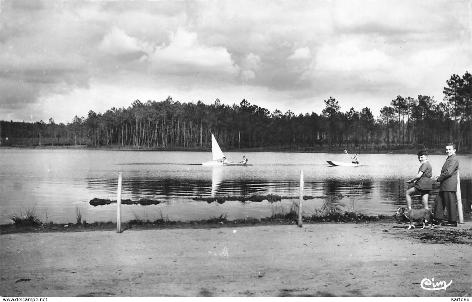 Montendre Les Pin * Lac Baron Desqueyroux , Pêche Canotage - Montendre