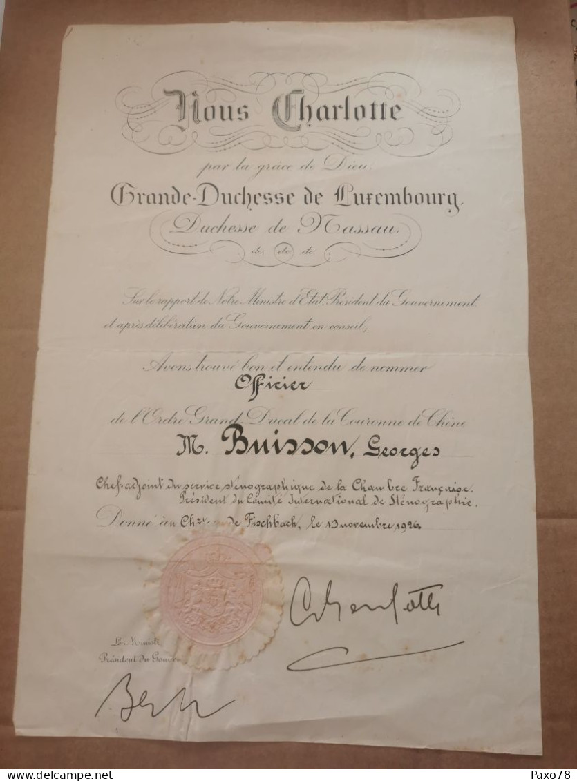 Diplôme Officier Couronne Et Chêne, Signé Par La Grand-Duchesse Charlotte, Fischbach 1926 Avec Sceau - Covers & Documents