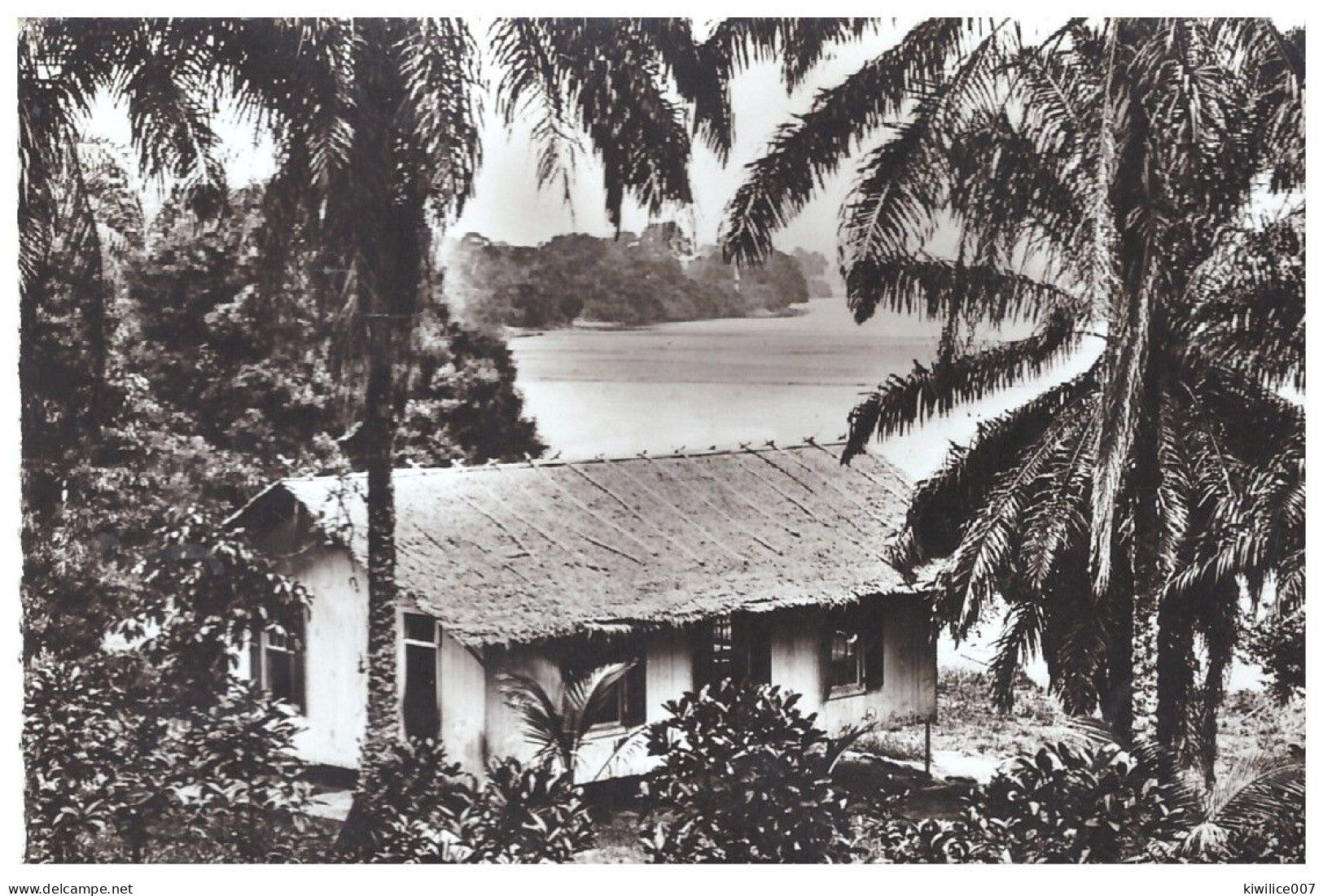 CPSM. 15 X 10,5 - GABON - Temple Au Bord Du Fleuve - Gabon