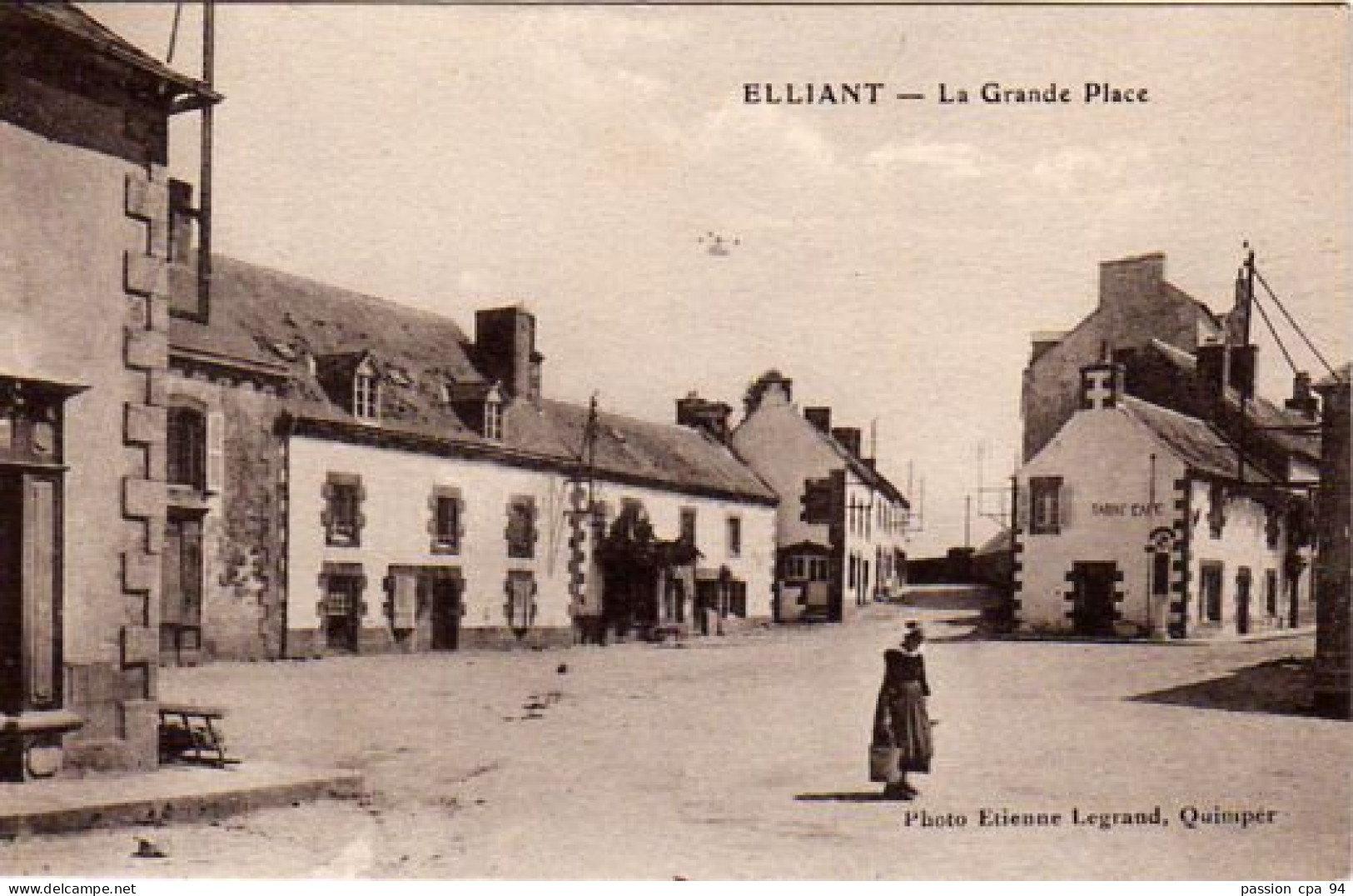 S26-004 Elliant - La Grande Place - Elliant