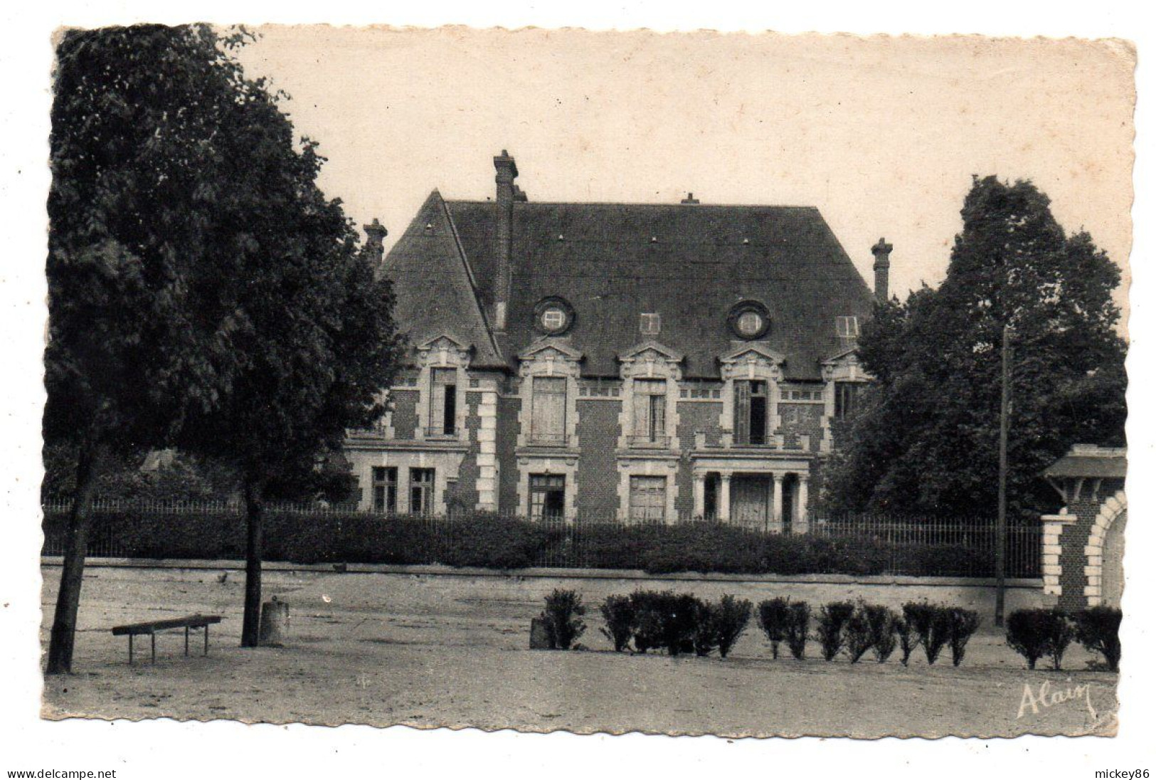 LASSIGNY - 1955 - Le Chateau  ...timbre.......cachet ....griffes - Lassigny