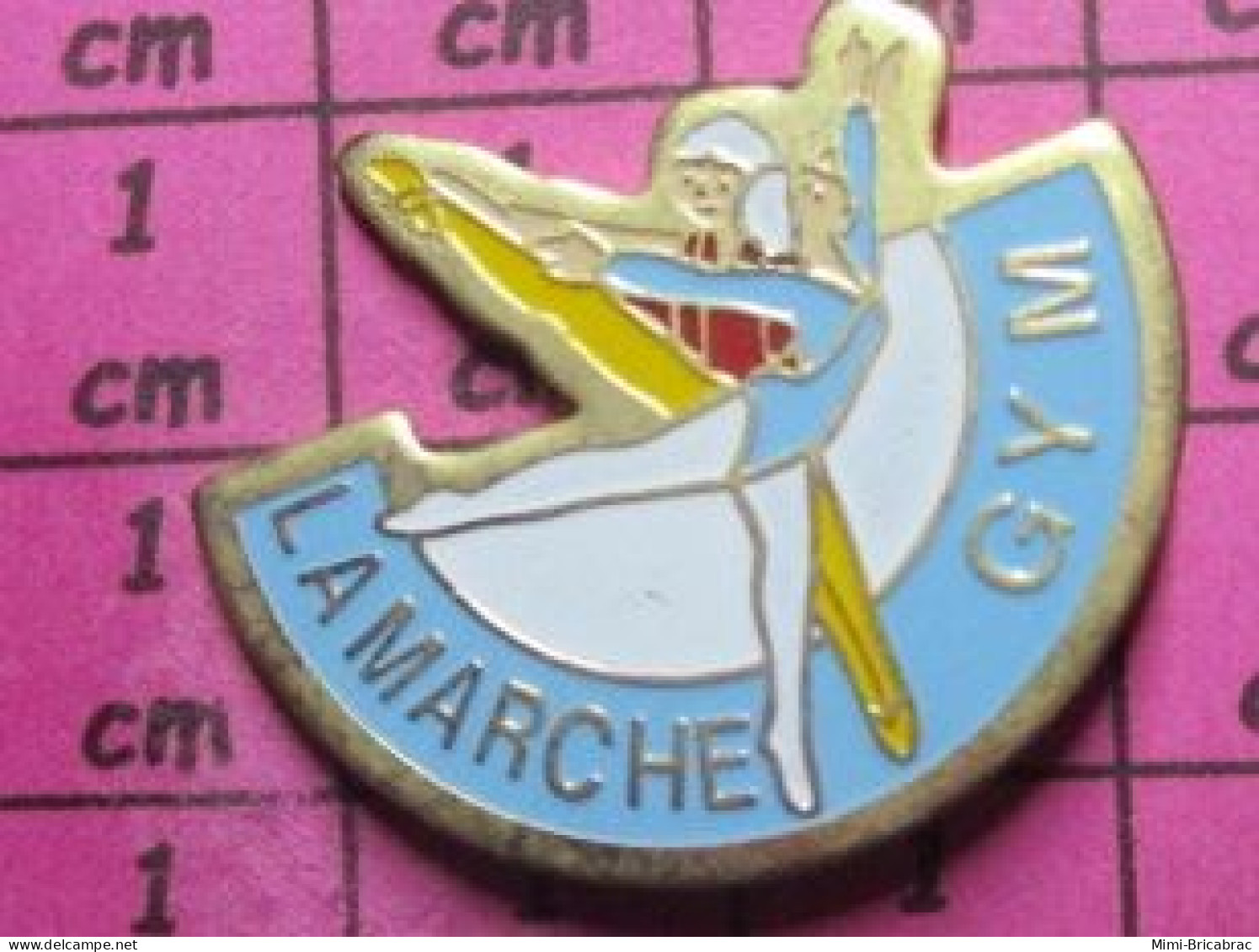 716c Pins Pin's  / Rare Et De Belle Qualité / SPORTS / CLUB LA MARCHE GYMNASTIQUE FEMININE MASCULINE - Gymnastik