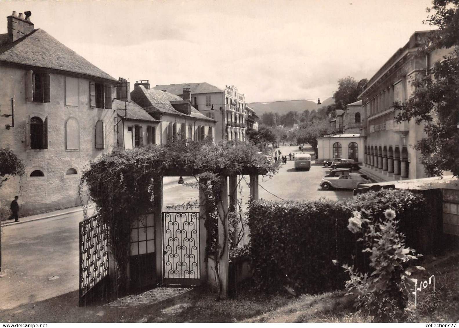 65-BAGNERES-DE-BIGORRE- PLACE DES THERMES ET MUSEE SALIES - Bagneres De Bigorre