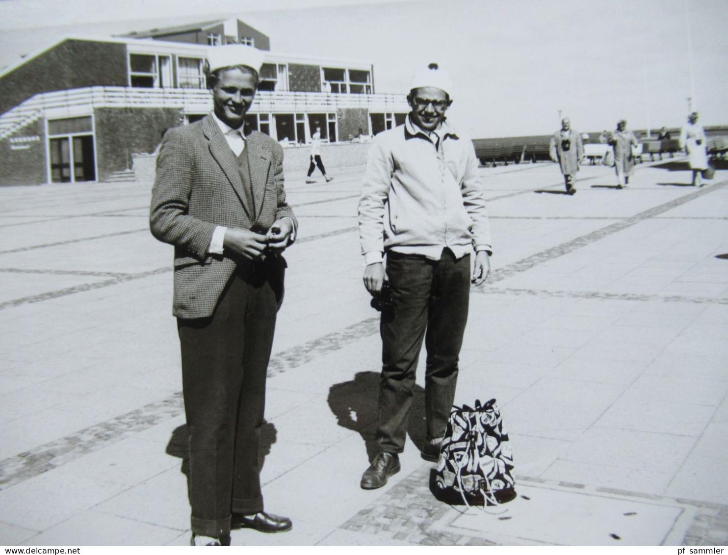 Foto AK 1959 Helgoland Kurgäste / Prommenade / Echtfoto - Helgoland