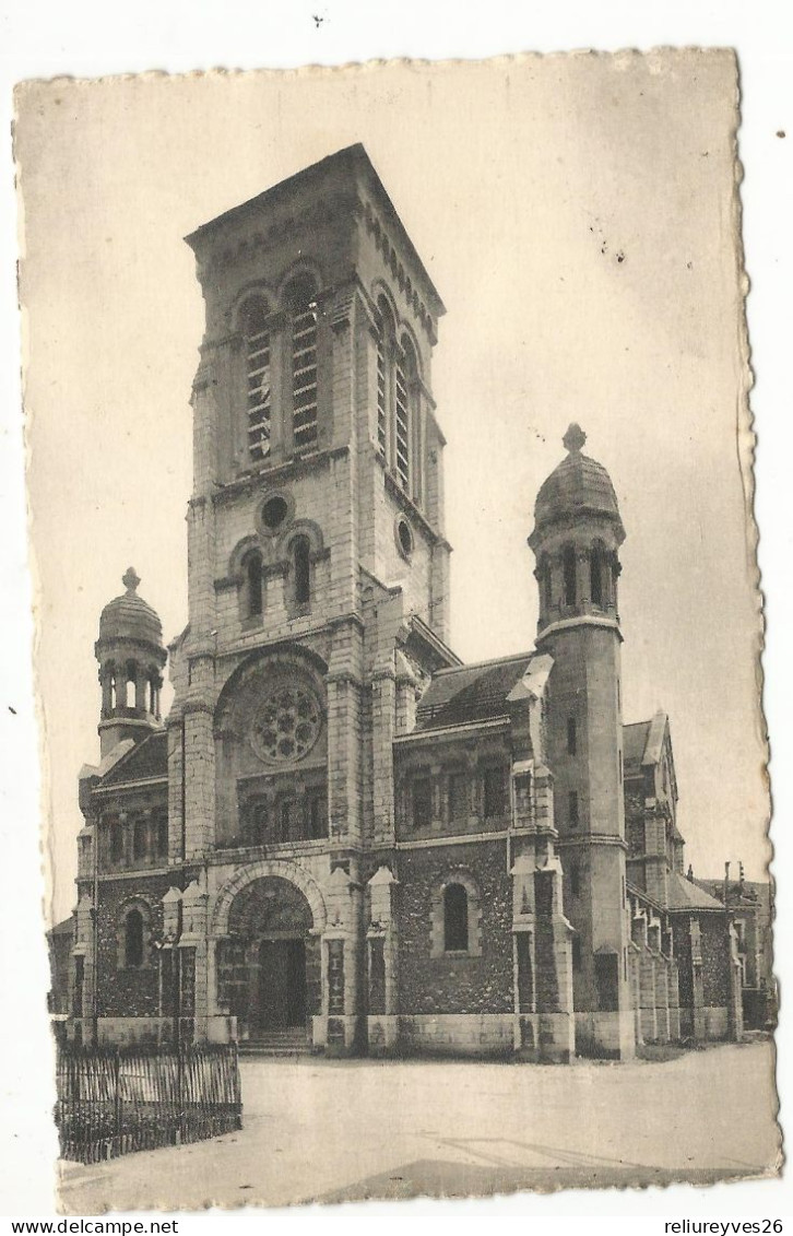 CPA ,D. 38 , N° 8, Moirans ,La Nouvelle Eglise , Les Belles Alpes Française Ed. C.A.D.S.E.1941 - Moirans