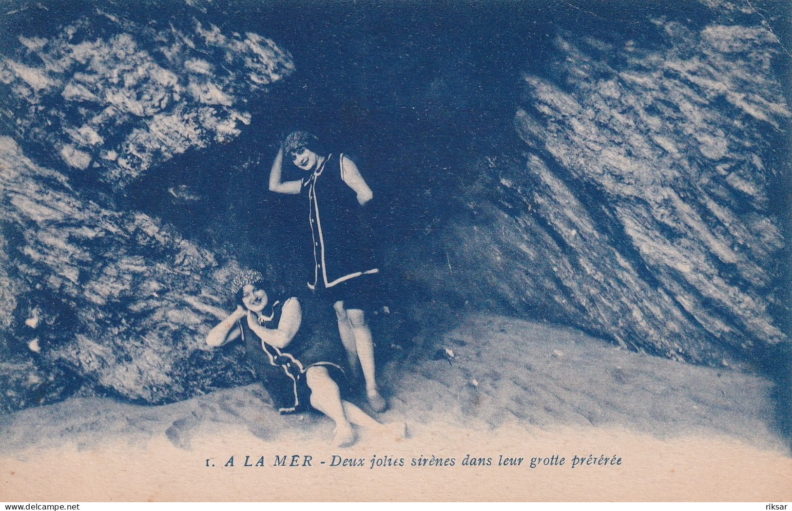 BAIGNEUSE(GROTTE) - Swimming