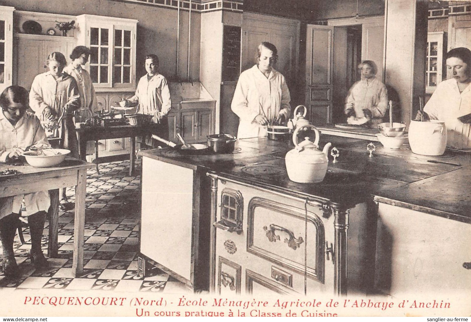 CPA 59 PECQUENCOURT ECOLE MENAGERE AGRICOLE DE L'ABBAYE D'ANCHIN COURS DE CUISINE - Altri & Non Classificati