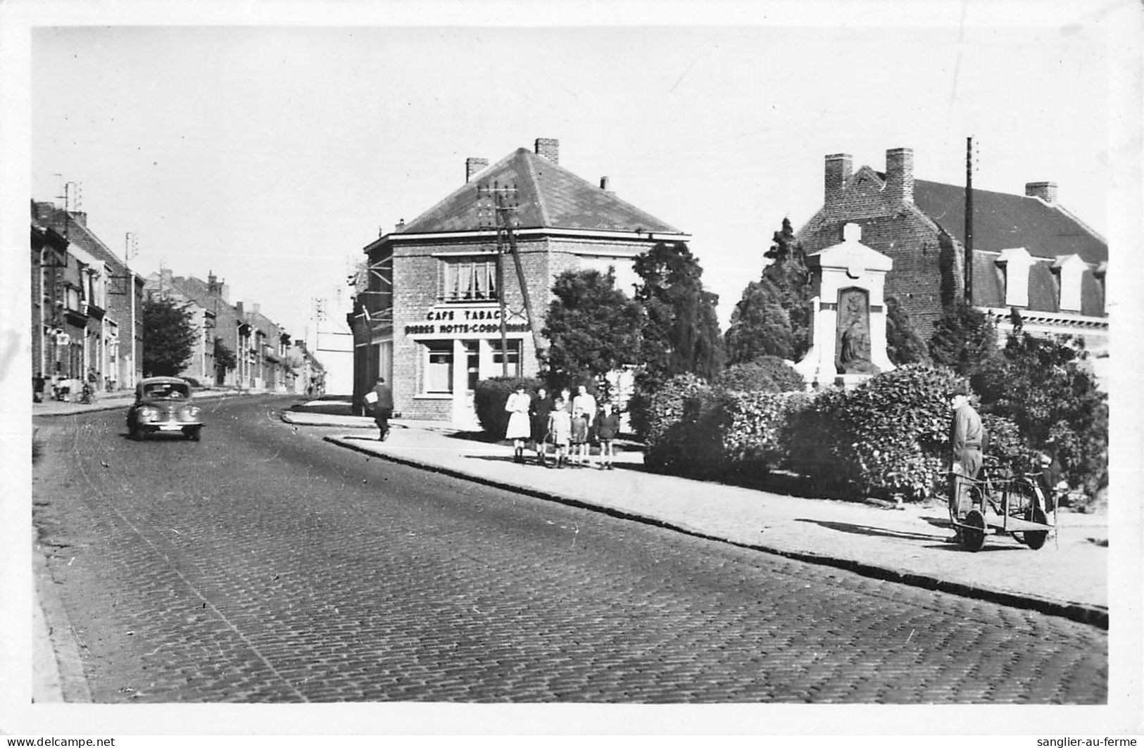 CPA 59 METTENREN MONUMENT AUX MORTS ROUTE DE BAILLEUL - Altri & Non Classificati