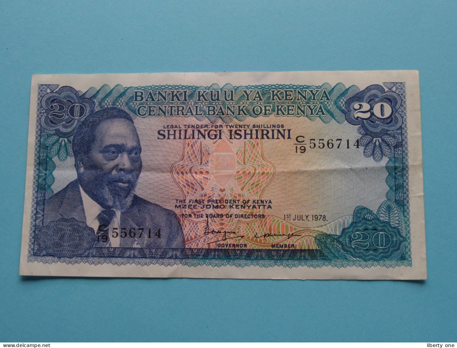 220 Shilingi Ishirini ( 1st July 1978 - C/19 556714 ) Central Bank Of KENYA ( See/voir SCANS ) Used Note ! - Kenia