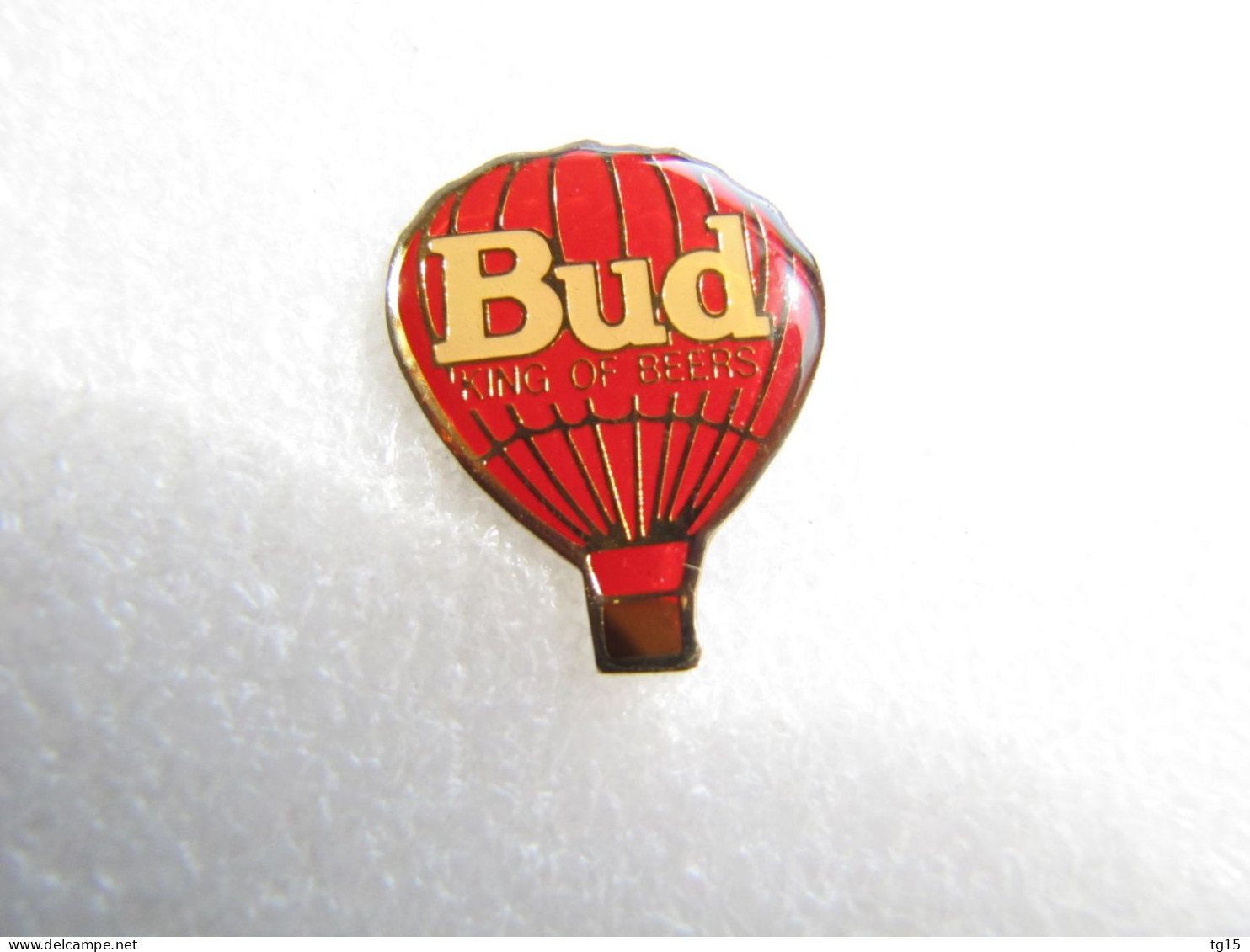 PIN'S    MONTGOLFIERE   BALLON  BUD    KING OF  BEERS  BIÈRE  Belle Qualité - Montgolfières