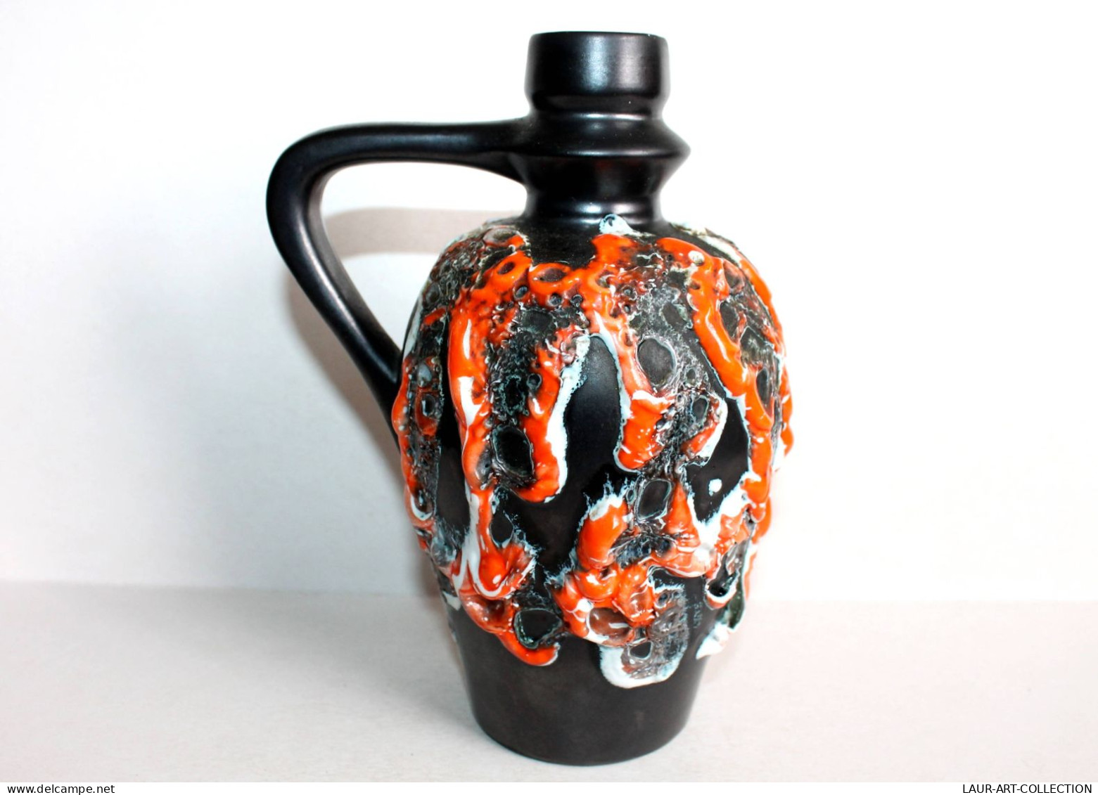 VALLAURIS - JOLI PICHET CRUCHE CARAFE LAVE Et CERAMIQUE EMAILLÉE - DESIGN 19x9cm / ART DECORATIF FRANCAIS (2006.15) - Vallauris (FRA)