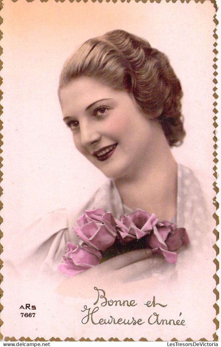 FANTAISIE - Femme Et Roses - Sourrire - Bonne Année - Carte Postale Ancienne - Frauen