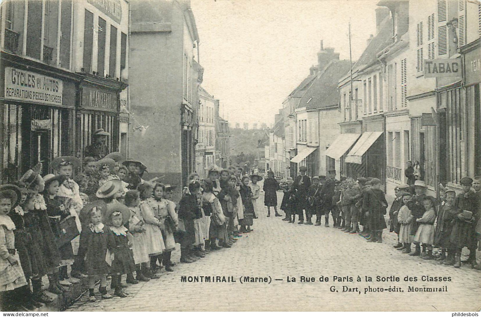 MARNE  MONTMIRAIL  Rue De Paris A La Sortie Des Classes - Montmirail