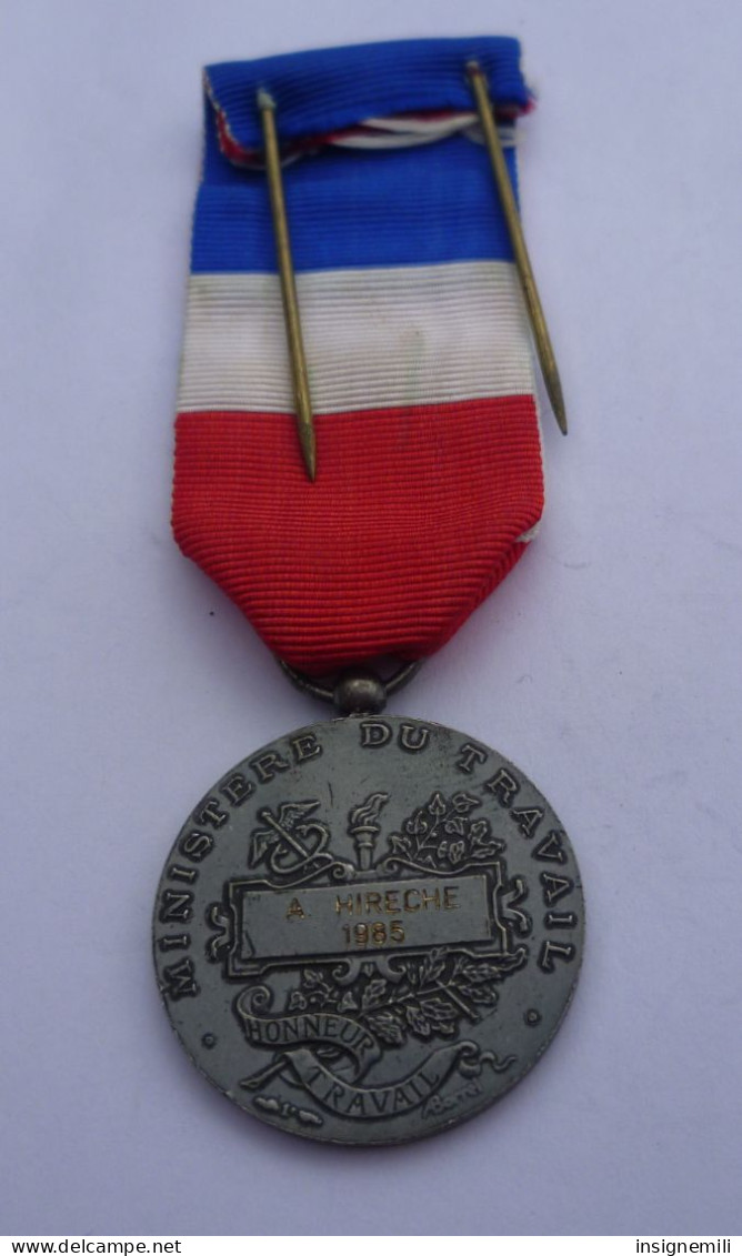 MEDAILLE DU TRAVAIL Attribuée En 1985 - Voor 1871