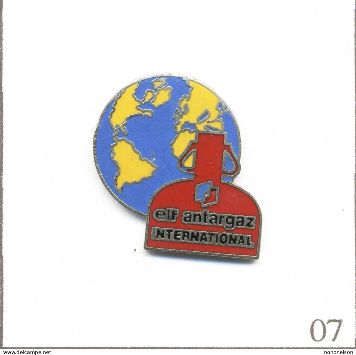 Pin's Energie - Gaz / Bonbonne “Primagaz“ Avec Mappemonde. Non Est. EGF. T957-07 - EDF GDF