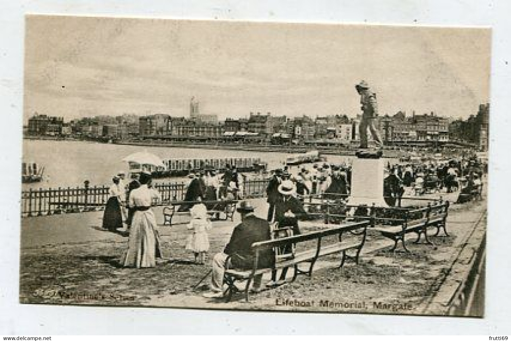 AK 141889 ENGLAND - Margate - Lifeboat Memorial - Margate